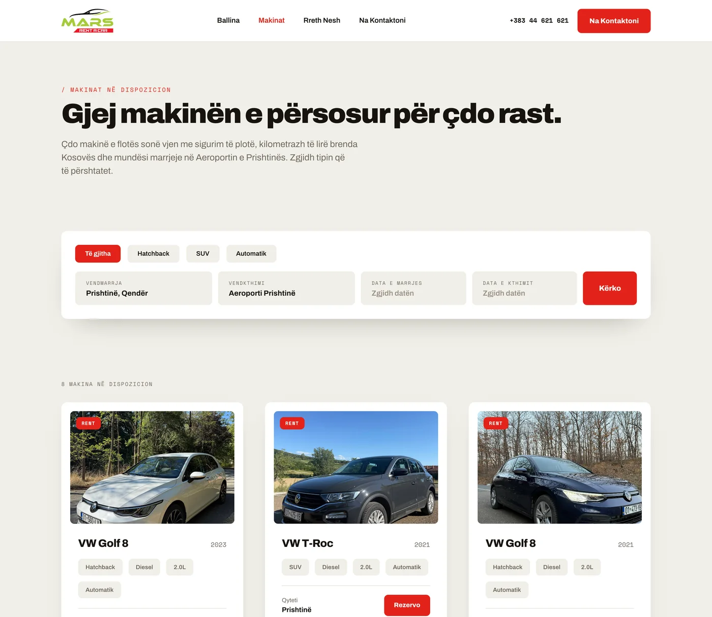 The Rent a Car Mars fleet page — the headline 'Gjej makinën e përsosur për çdo rast', a filter bar with Të gjitha, Hatchback, SUV and Automatik pills, and a grid of car cards for a VW Golf 8, VW T-Roc and VW Golf 8, each with its own photograph and specification chips.